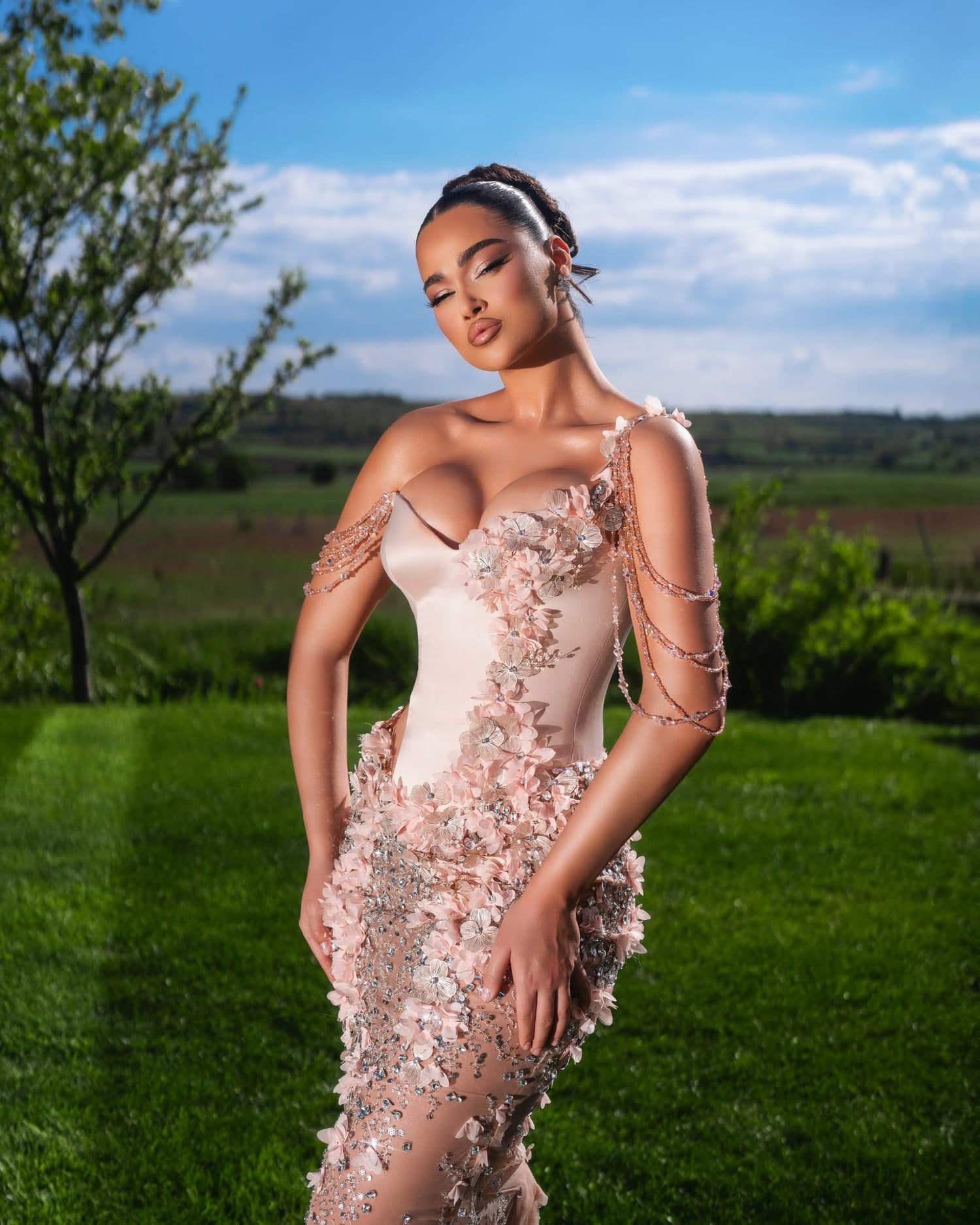NOELIA - model