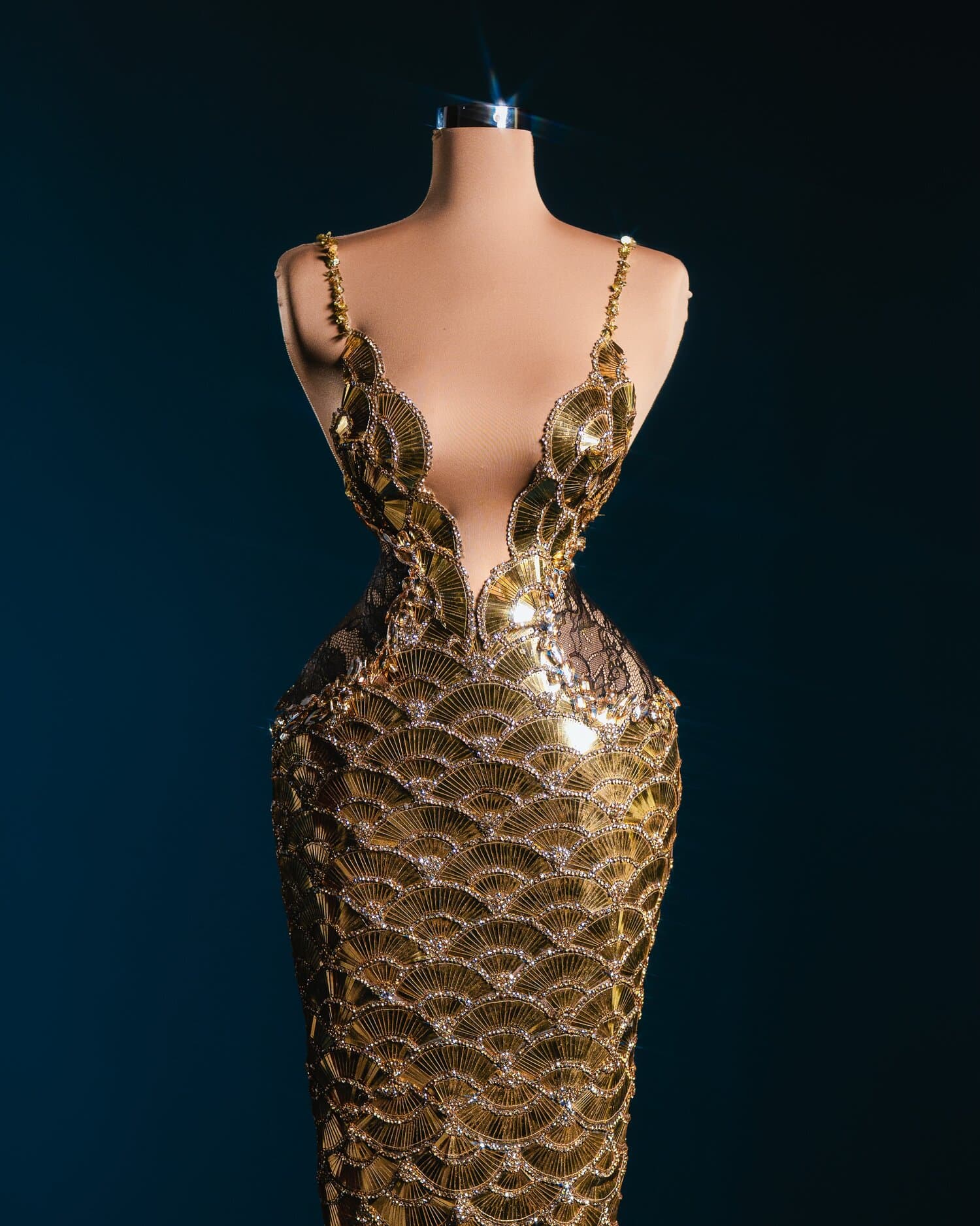 VELUNA — gold mirror disc plunge column gown
