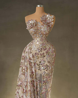 Elegant sleeveless dress with sequins and side tail