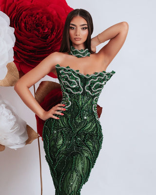 Elegant strapless dress in green with detachable neck detail