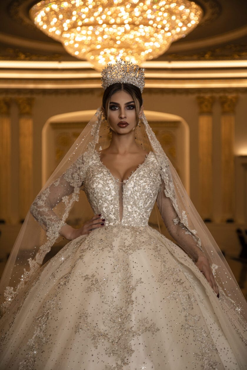 https://www.bliniofficial.com/cdn/shop/products/auray-sparkling-crystal-embellished-wedding-dress-832066.jpg?v=1681459363