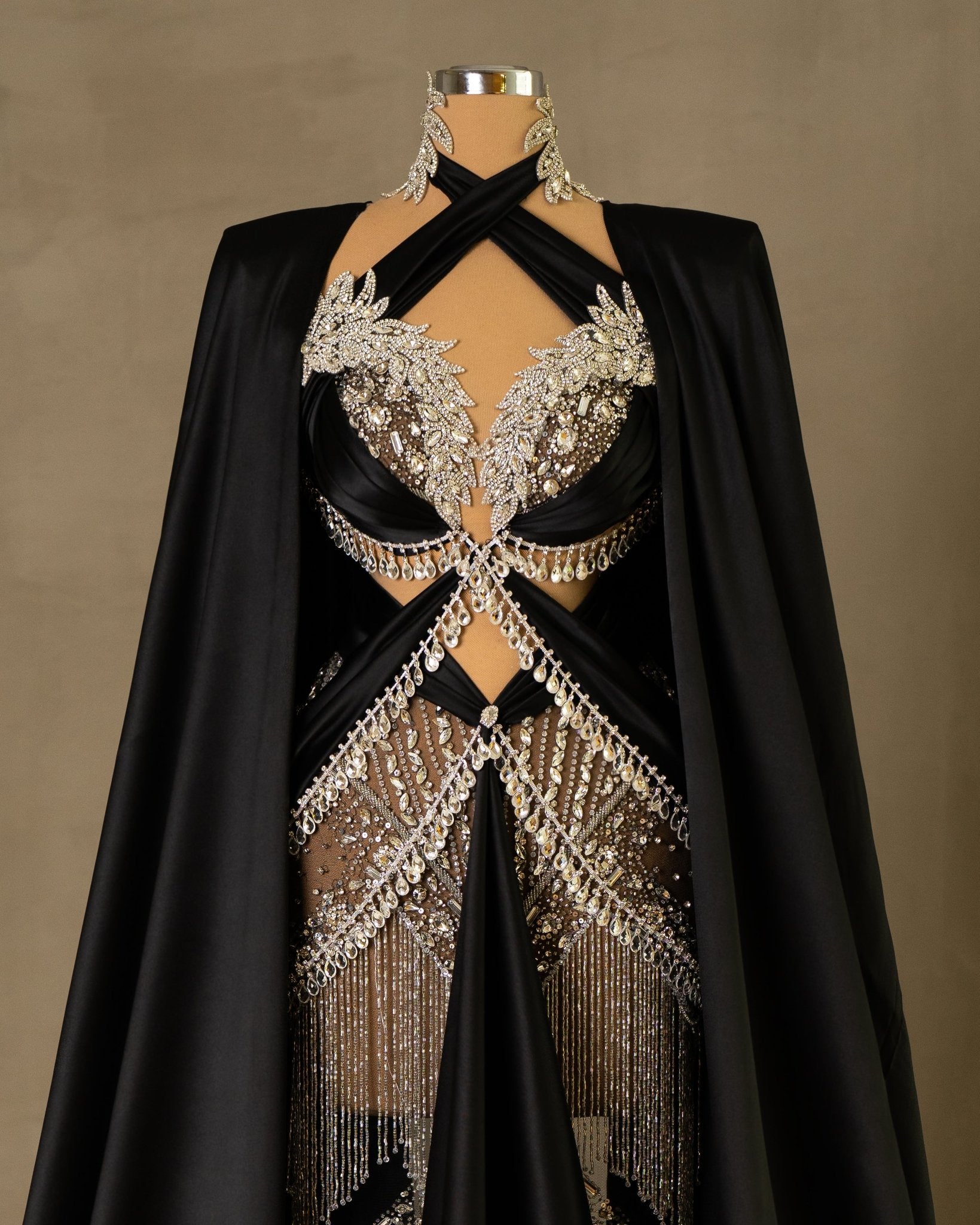 Elegant Black Dress Crafted with Gold Perls and Mirrors – Qëndresa